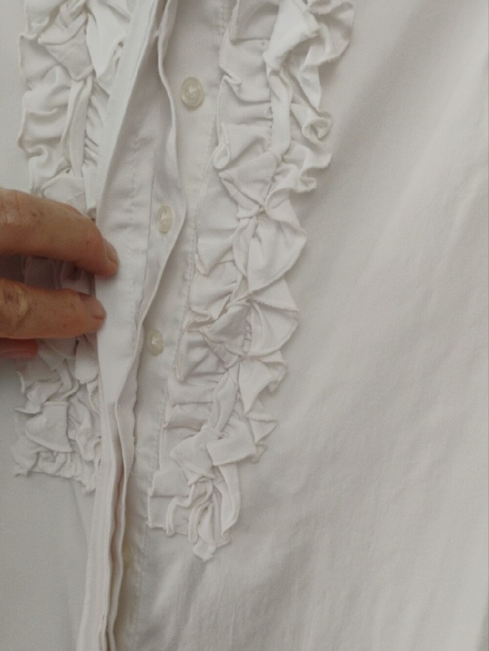 T Tahari White Sleeveless Ruffle Front Blouse - Picture 5 of 6
